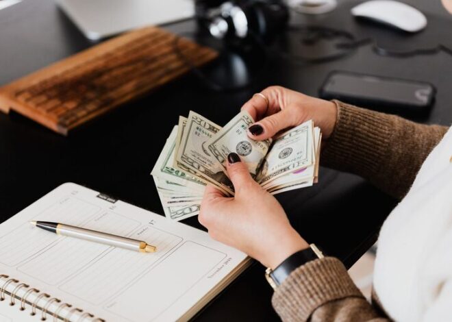 Simple Budget Habits for Everyday Life: Easy Ways to Save Money
