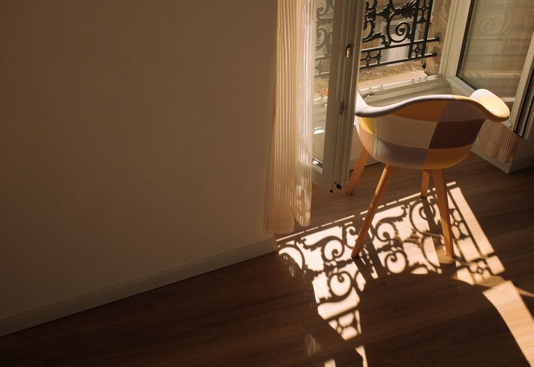Quick Ideas to Brighten a Dark Room and Create a Cheerful Space